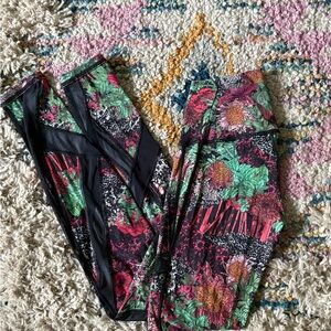 Lululemon 28” size 2 mesh new Floral Patterned Leggings